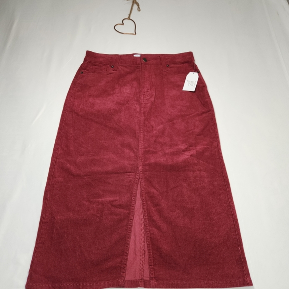 Time and Tru Dresses & Skirts - ⭐️NWT Time & Tru Size 6 Burgundy Corduroy Midi Skirt Front Slit 5 Pocket Classic